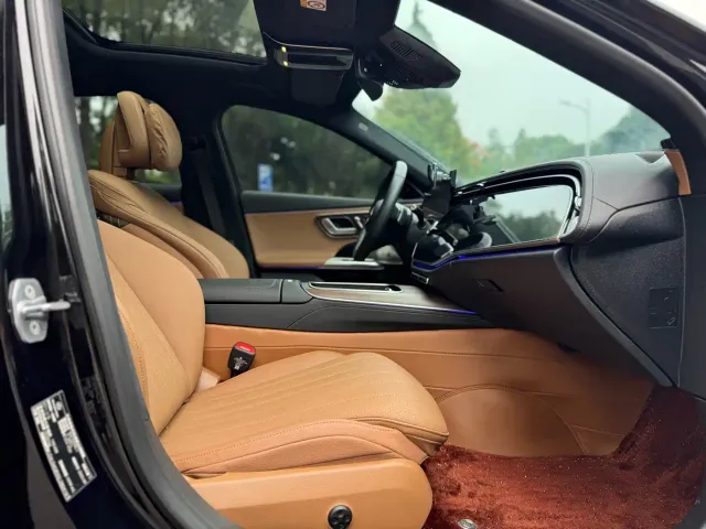 Mercedes-Benz E-Class — Фото автомобиля 8