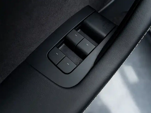 Tesla Model Y — Фото автомобиля 14
