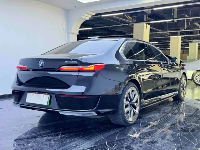 BMW i7 — Фото автомобиля 23