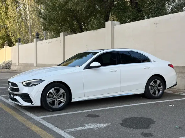 Фотография автомобиля — Mercedes-Benz C-Class