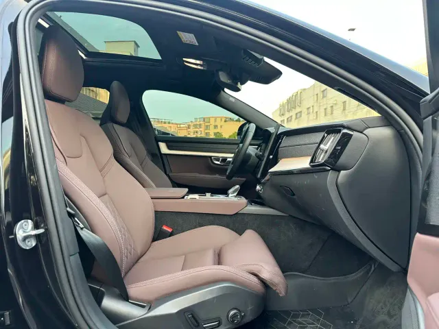 Volvo S90 — Фото автомобиля 22
