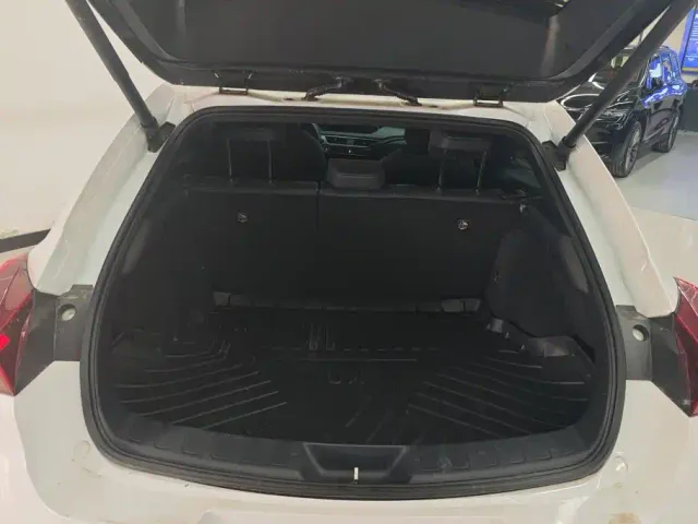 Lexus UX — Фото автомобиля 4