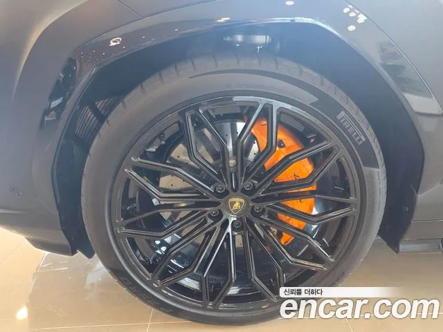 Lamborghini Urus — Фото автомобиля 9