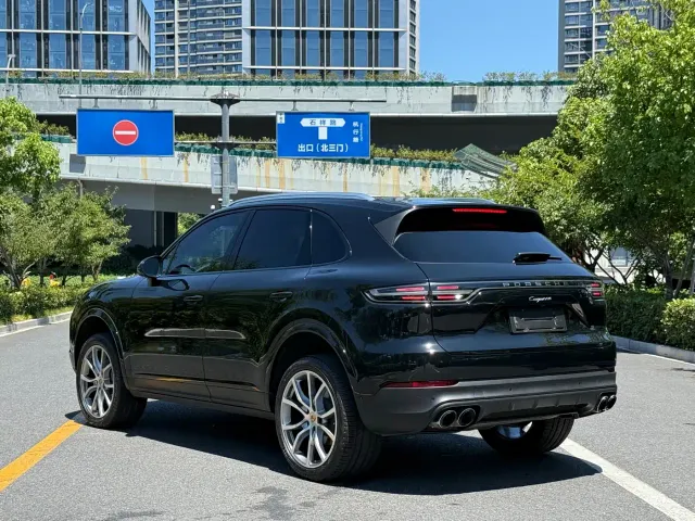 Porsche Cayenne — Фото автомобиля 7