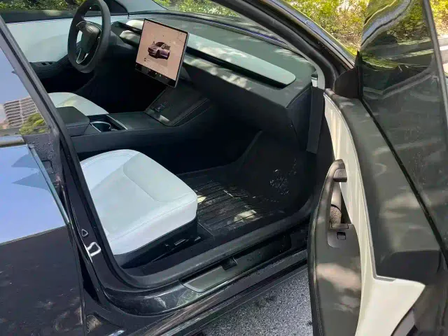 Tesla Model 3 — Фото автомобиля 5