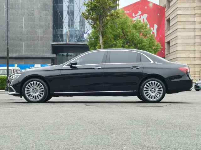 Mercedes-Benz E-Class — Фото автомобиля 7