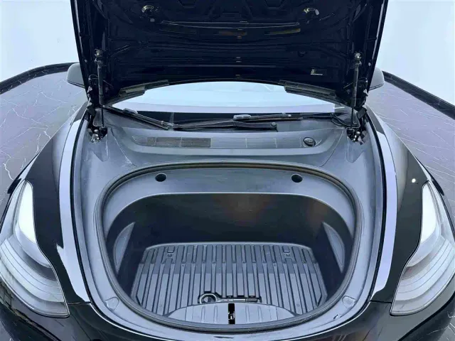 Tesla Model 3 — Фото автомобиля 20