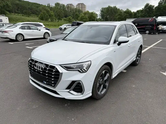 Фотография автомобиля — Audi Q3