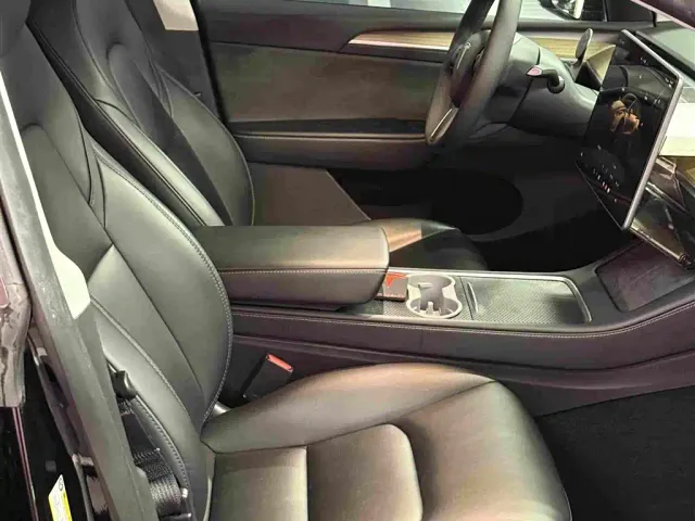 Tesla Model Y — Фото автомобиля 14