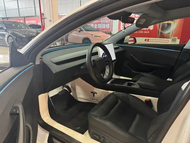 Tesla Model 3 — Фото автомобиля 7