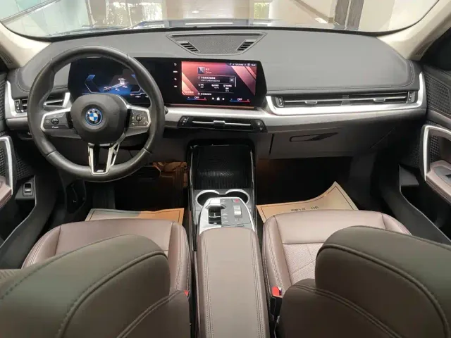 BMW iX1 — Фото автомобиля 13