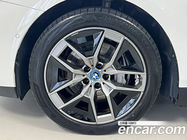 BMW i5 G60 — Фото автомобиля 5
