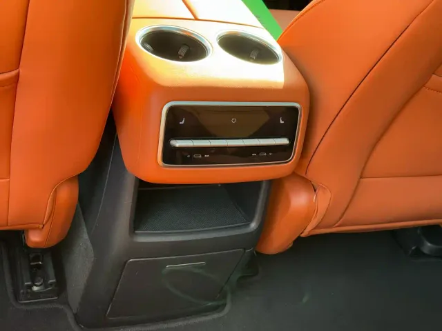 Li Auto L8 — Фото автомобиля 5
