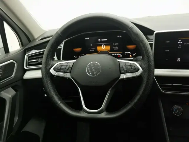 Volkswagen Tiguan L — Фото автомобиля 11