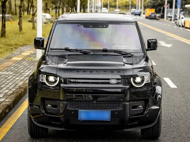 Land Rover Defender — Фото автомобиля 2