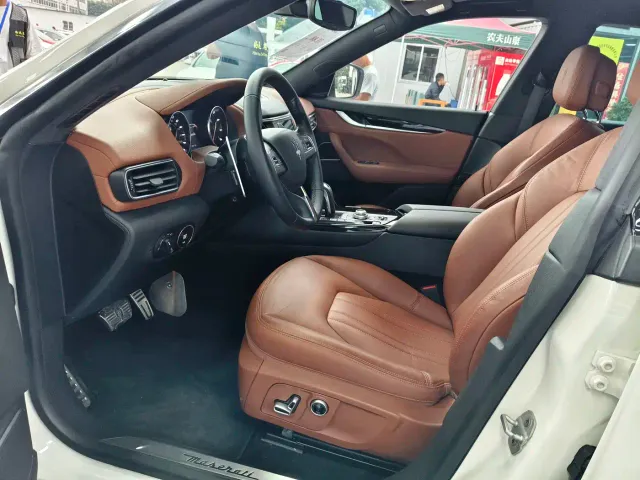 Maserati Levante — Фото автомобиля 6