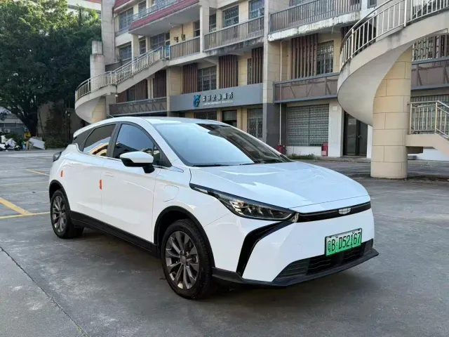 Фотография автомобиля — Geely Geometry M6