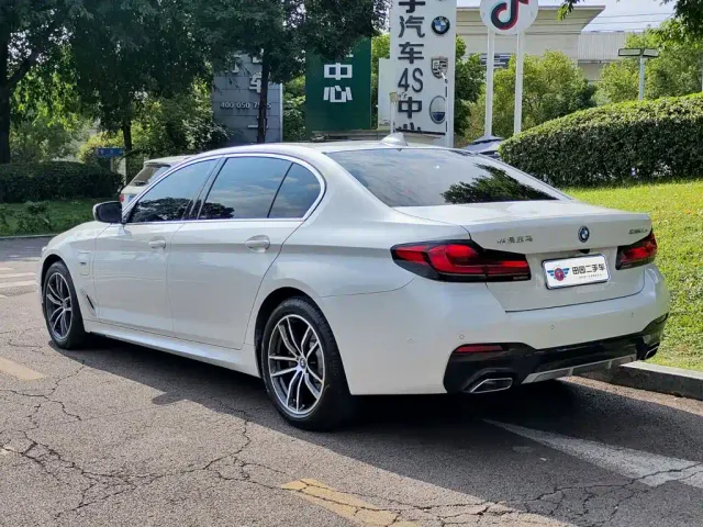 BMW 5 Series — Фото автомобиля 4