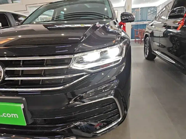 Volkswagen Tiguan L — Фото автомобиля 23