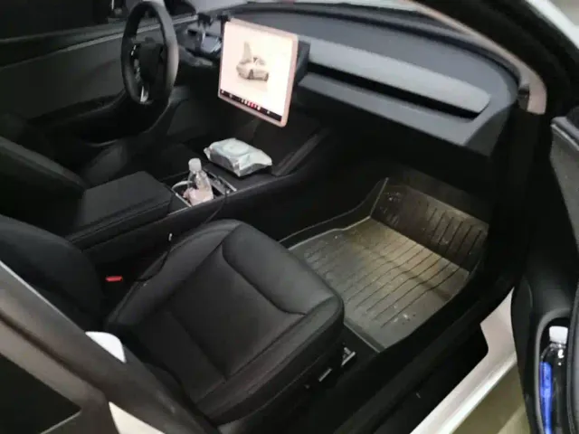 Tesla Model 3 — Фото автомобиля 13