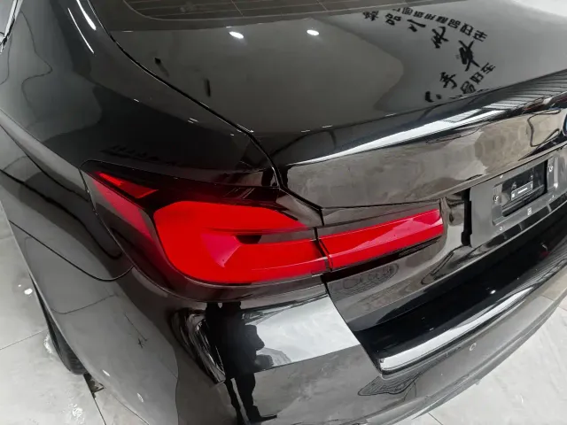 BMW 5 Series — Фото автомобиля 9