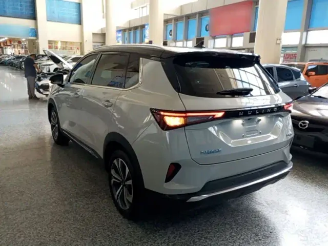 Wuling Asta — Фото автомобиля 4