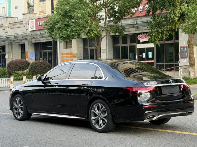 Mercedes-Benz E-Class — Фото автомобиля 18
