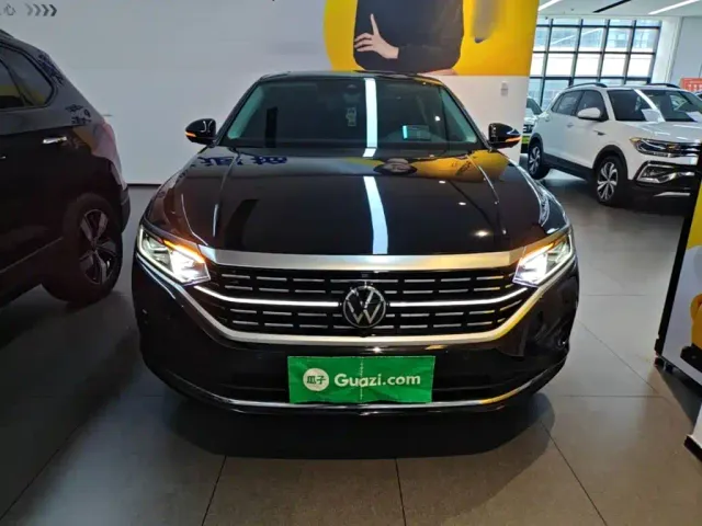 Volkswagen Passat — Фото автомобиля 2