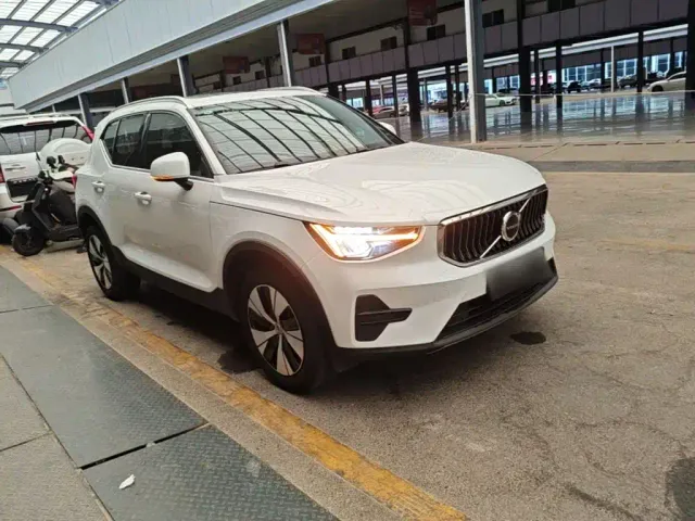 Volvo XC40 — Фото автомобиля 3