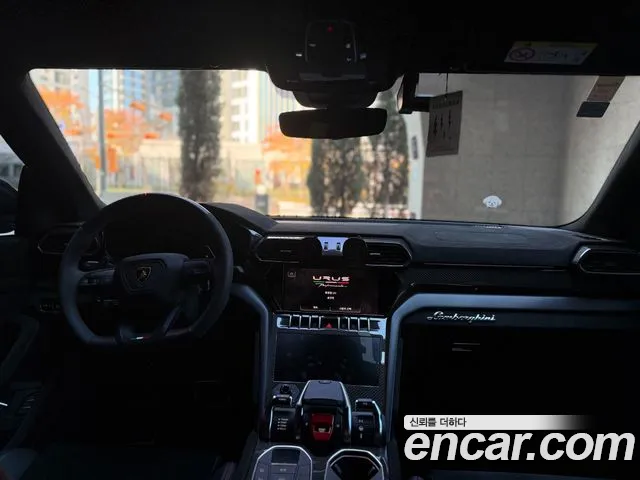 Lamborghini Urus — Фото автомобиля 11