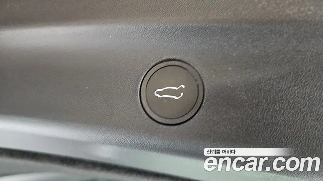 Tesla Model Y — Фото автомобиля 29