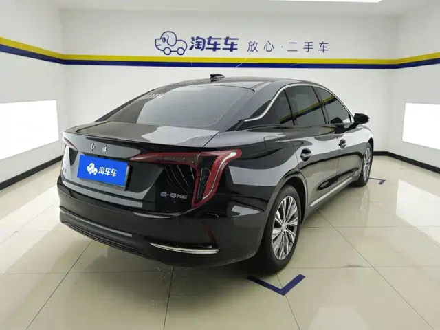 Hongqi Hongqi E-QM5 2024 Model 450km Travel Edition — Фото автомобиля 3
