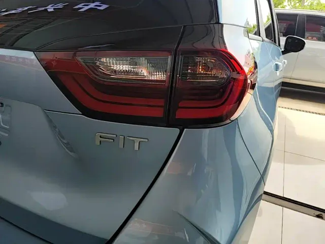 Honda Fit — Фото автомобиля 7
