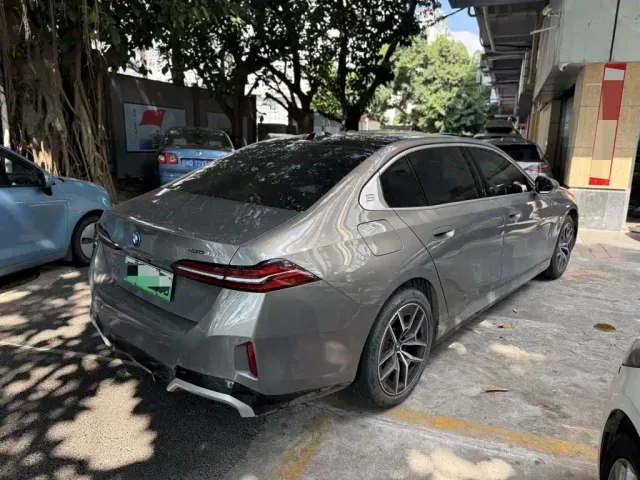 BMW i5 — Фото автомобиля 10