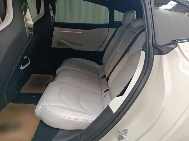 Xiaomi SU7 — Фото автомобиля 16