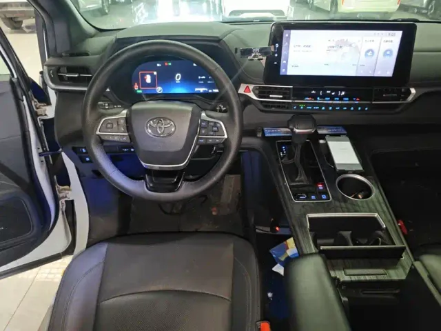 Toyota Sienna — Фото автомобиля 9