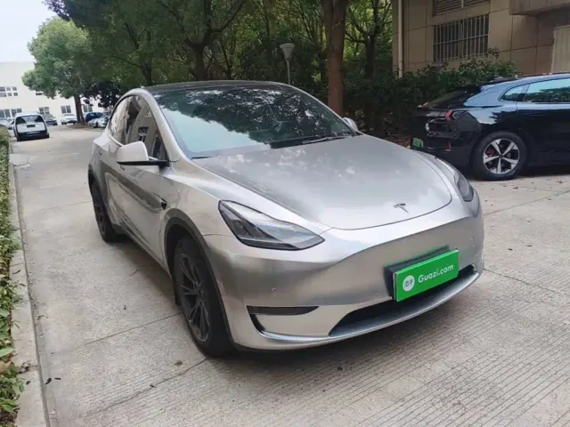 Tesla Model Y — Фото автомобиля 3