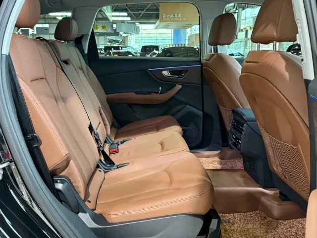 Audi Q7 — Фото автомобиля 10