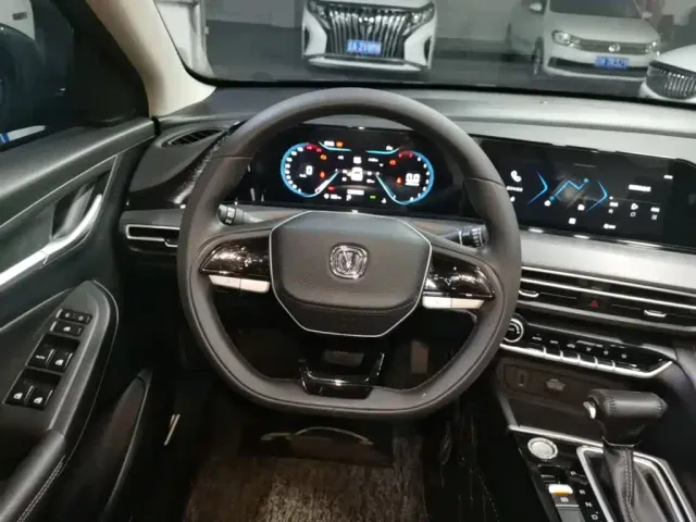 Changan Eado — Фото автомобиля 6