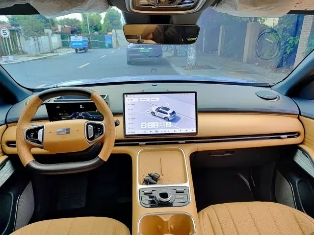 Geely Galaxy Starship 7 EM-i — Фото автомобиля 10