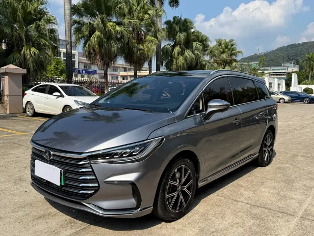 Фотография автомобиля — BYD Song MAX
