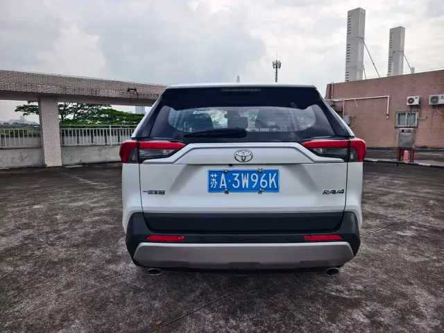 Toyota RAV4 — Фото автомобиля 13