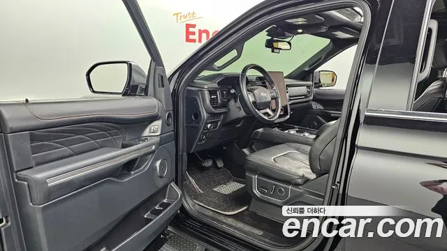 Ford Expedition — Фото автомобиля 11