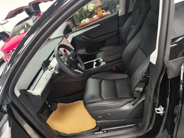Tesla Model Y — Фото автомобиля 14