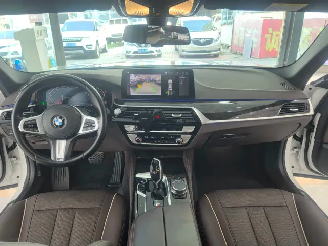 BMW 5 Series — Фото автомобиля 10