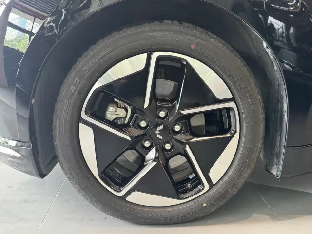 Wuling Starlight — Фото автомобиля 16