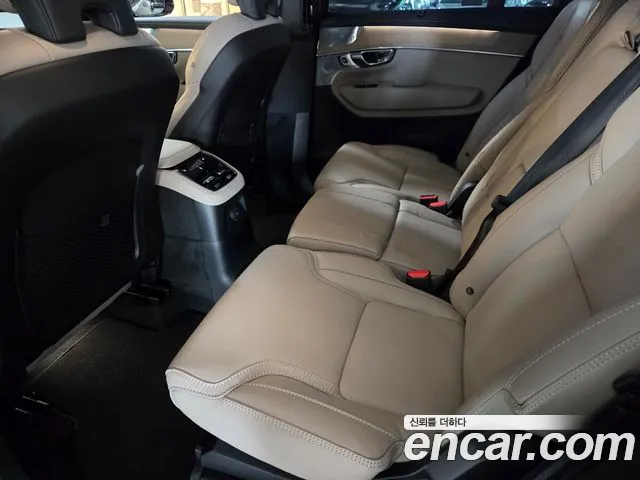 Volvo XC90 — Фото автомобиля 11