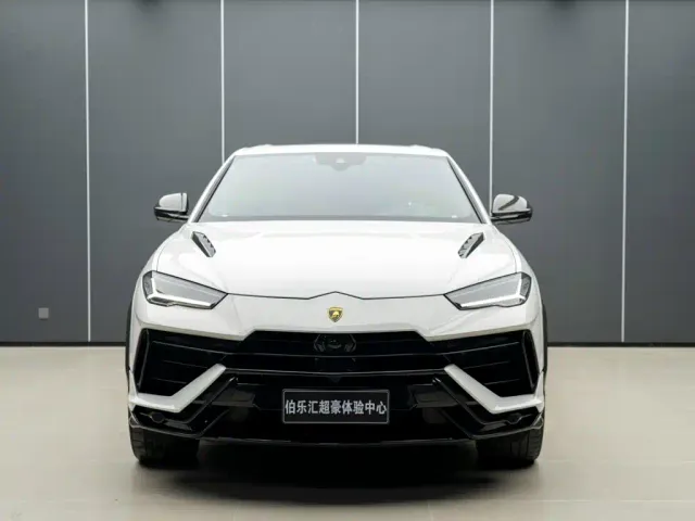 Lamborghini Urus — Фото автомобиля 3