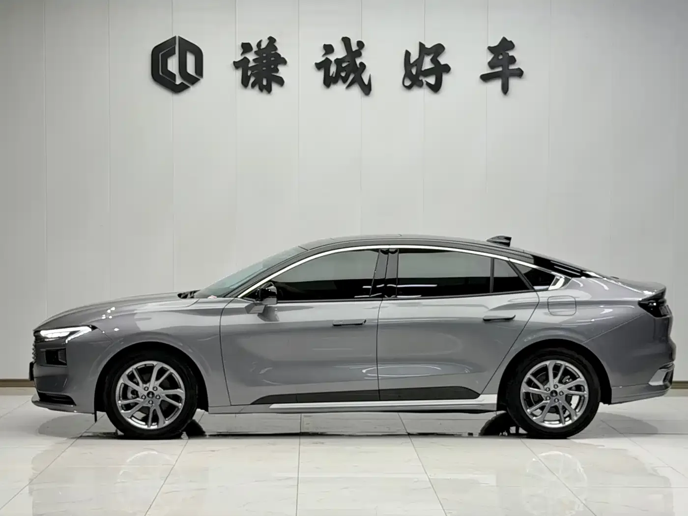 Ford Mondeo 2023 EcoBoost 245 Luxury — Фото автомобиля 4