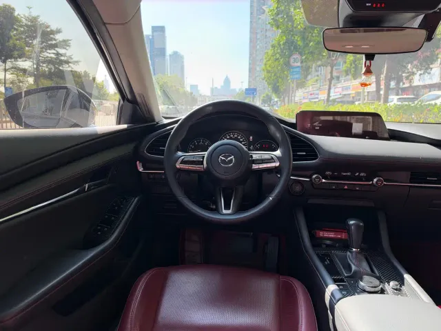 Mazda Axela — Фото автомобиля 10